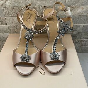 NWT BADGLEY MISCHKA nude open-toe heels size 8